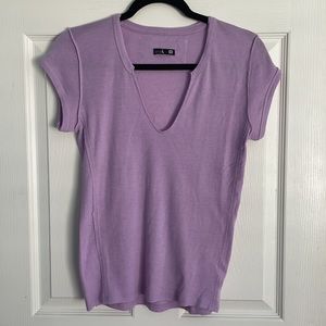 Siva | Women's  fitted v-neck short sleeve tee | lavender